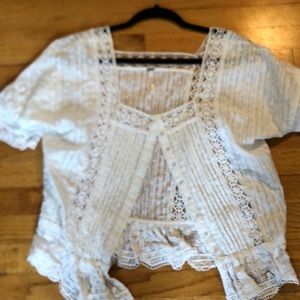 Free People lace detailed top!